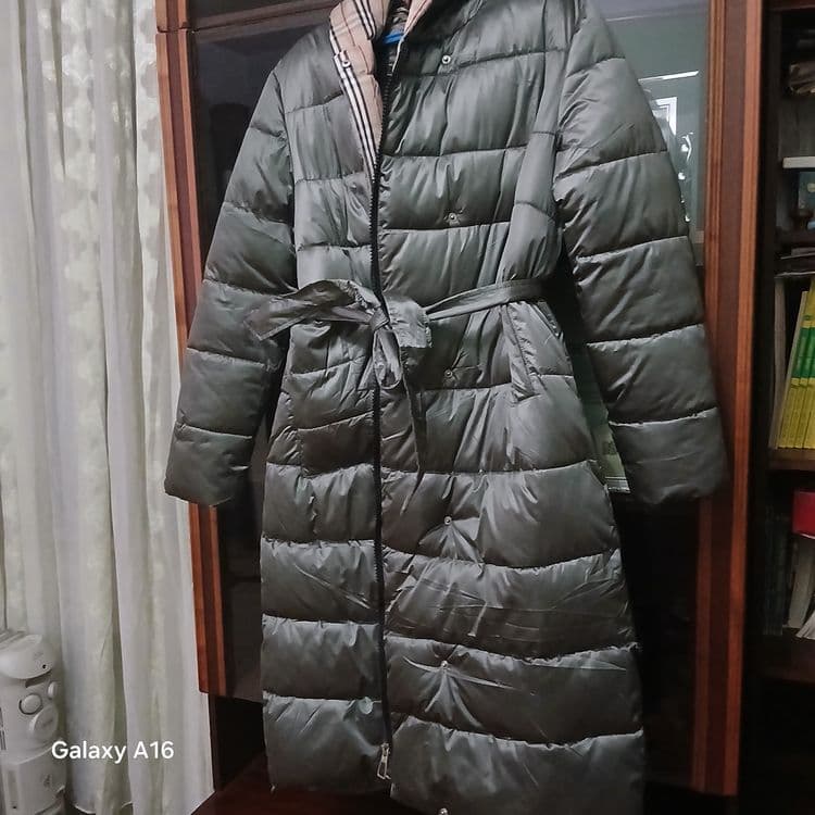 Jenskiy balonniy kurtka sotiladi. Fendi. — 6