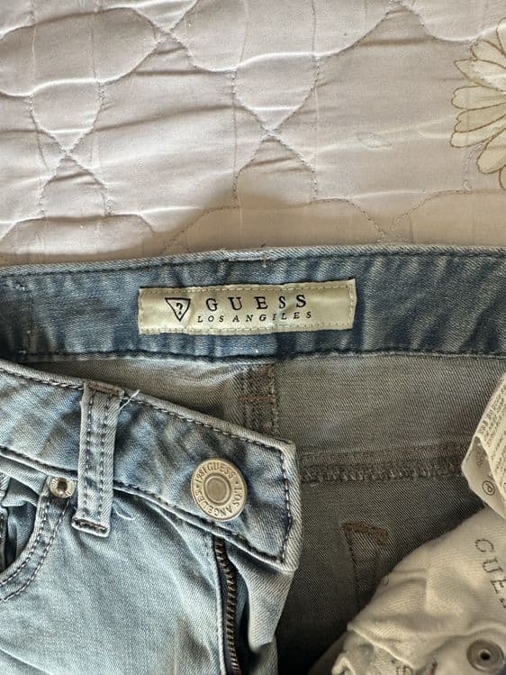 Женские джинсы Guess — 4