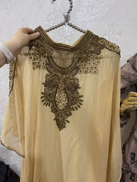 Abaya. — 1