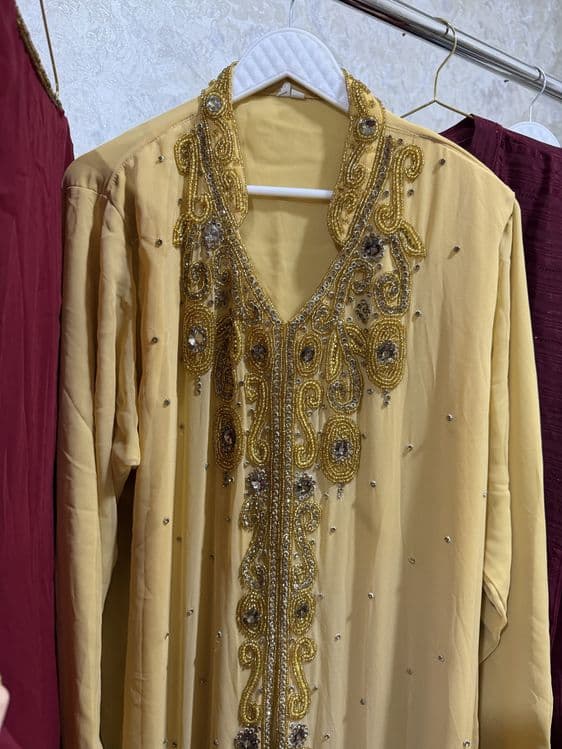 Abaya. — 4