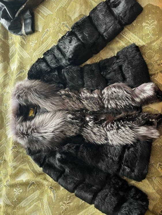 Продаётся роскошная натуральная меховая шубка воротник чернобурка — 1