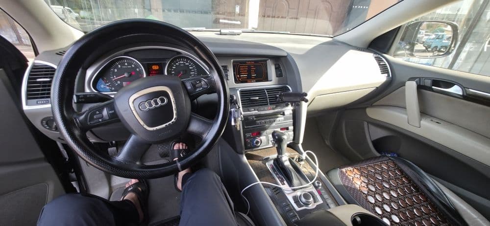 Audi Q7 (Quattro) — 7