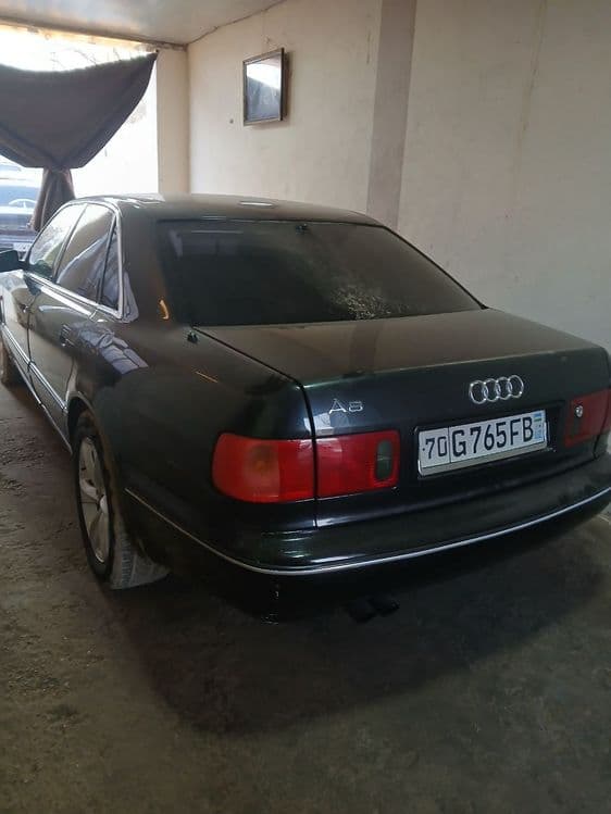 Audi A8 4.2 Quattro — 1