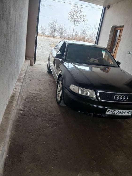Audi A8 4.2 Quattro — 2