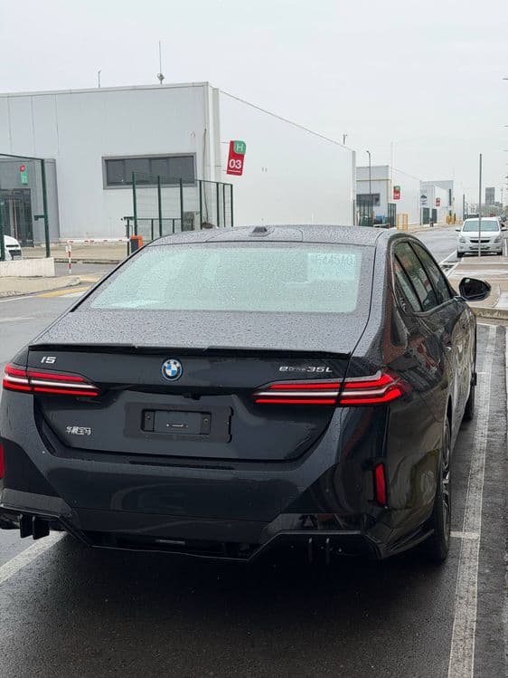 Bmw i5 35L 2024yil 11min probeg +dop option chap krilo almashgan zavod — 1