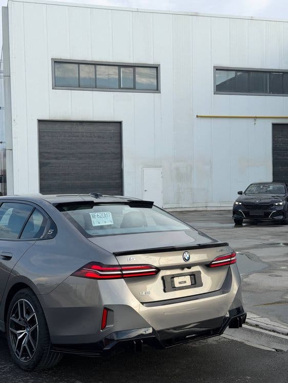 Bmw i5 35L 2024-yil 23min probeg +dop option kraskasi tozza — 2