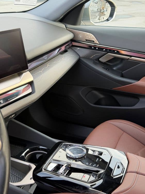 Bmw i5 35L 2024-yil 23min probeg +dop option kraskasi tozza — 5