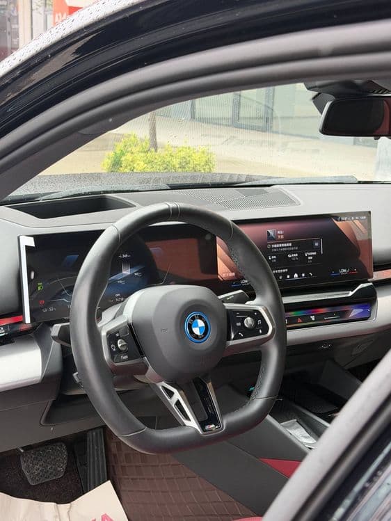 Bmw i5 40l 713km zapas xod 2025-Yil 5.000Km +dop option Tv Hud Obves — 5