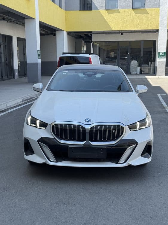 Bmw i5 40l 2025-yil 7.900yurgan 713km zapas kraska toza +Hud Tv harman — 1