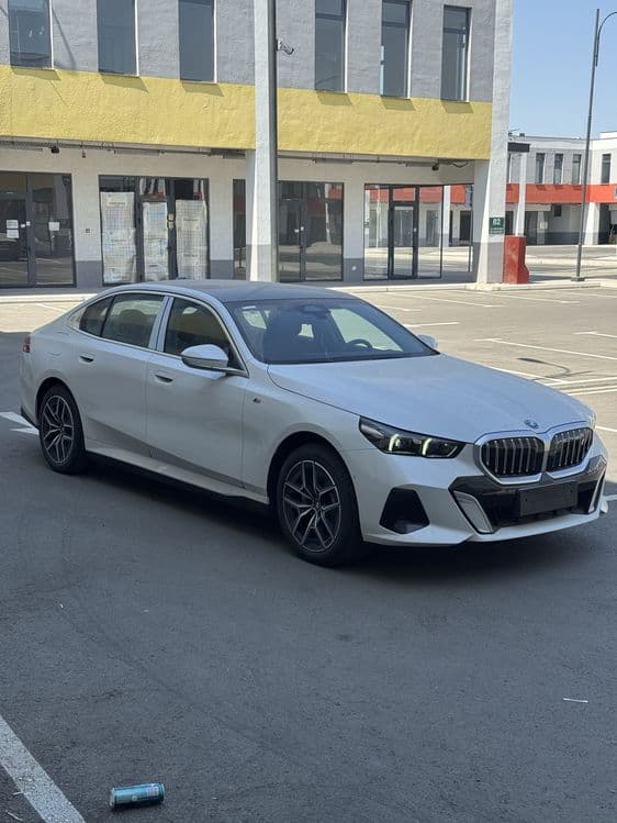 Bmw i5 40l 2025-yil 7.900yurgan 713km zapas kraska toza +Hud Tv harman — 2