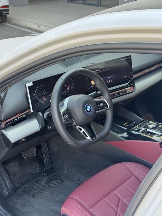 Bmw i5 40l 2025-yil 7.900yurgan 713km zapas kraska toza +Hud Tv harman — 5