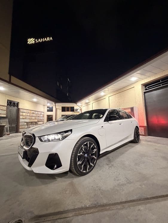 BMW i5 3.5L m sport + доп опция — 3