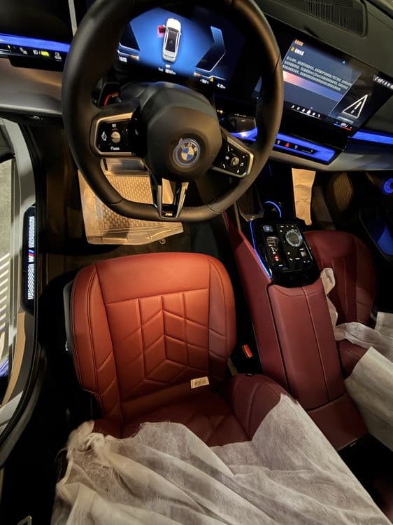 BMW i5 3.5L m sport + доп опция — 7