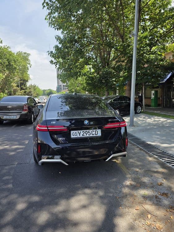 Bmw I5 40 L  dop nasiya ham bor — 2