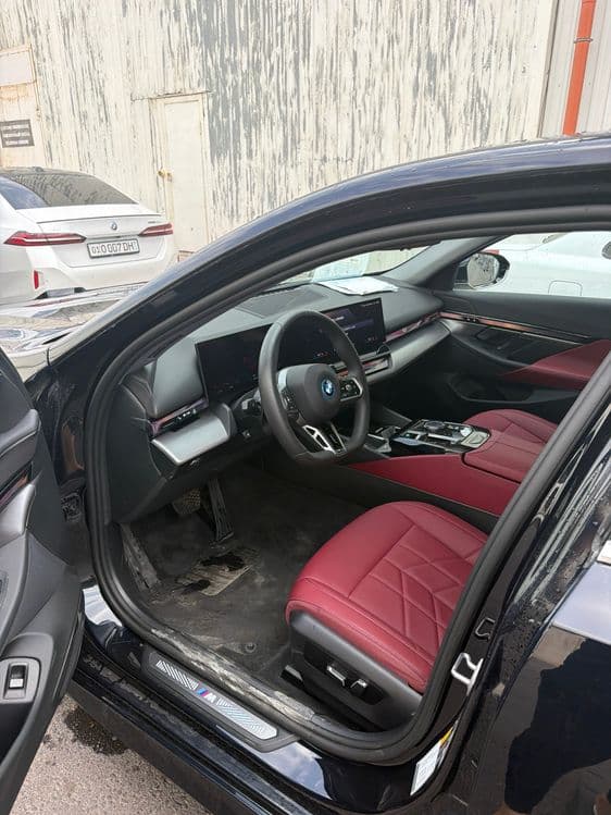bmw i5 35L  2025 — 3