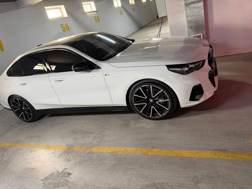 BMW 530i xDrive 2024 — 3