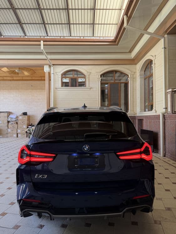 BMW iX3M Black edition — 4