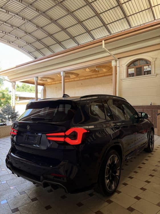 BMW iX3M Black edition — 5