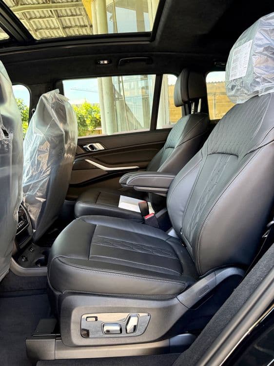 Bmw x7 M 40i xdrive 2026 carbon — 7