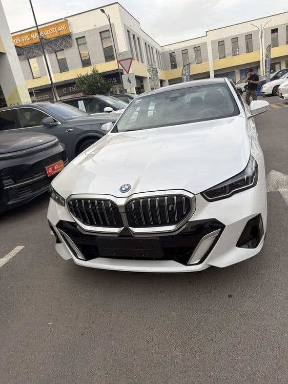 BMW i5 40L M-Sport 2025 yil — 2