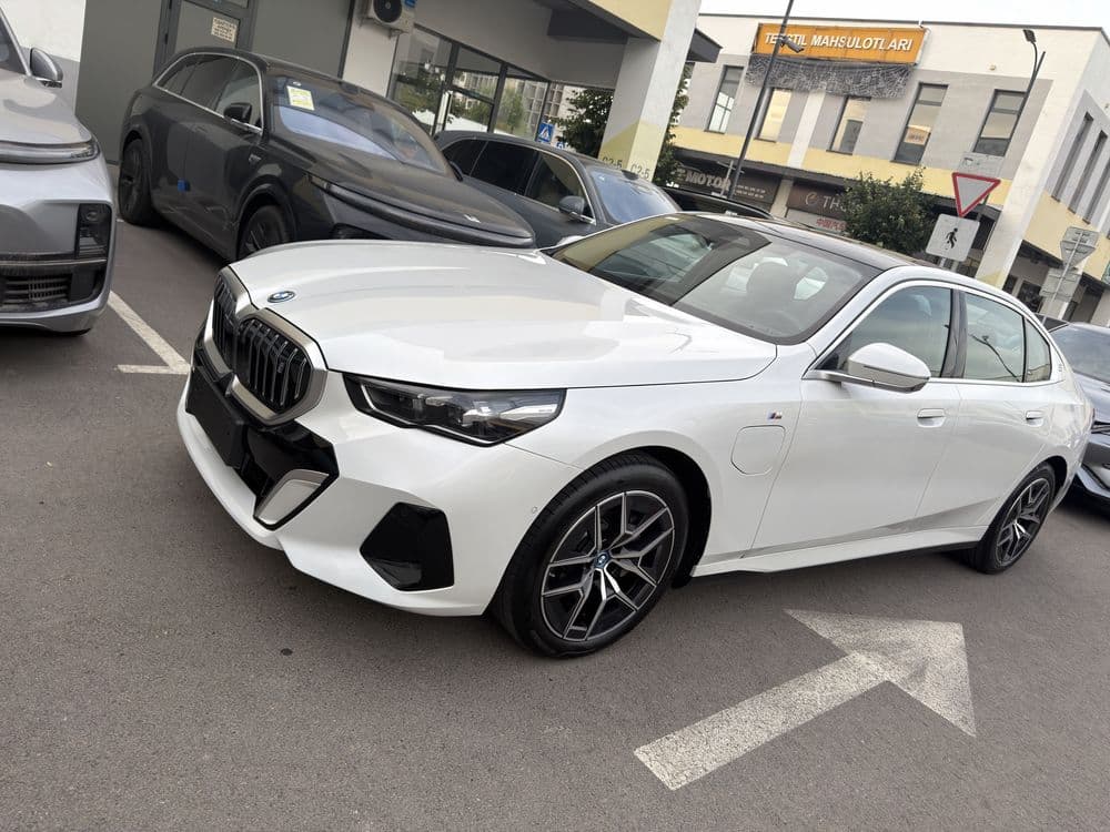 BMW i5 40L M-Sport 2025 yil full dop opsiya — 2