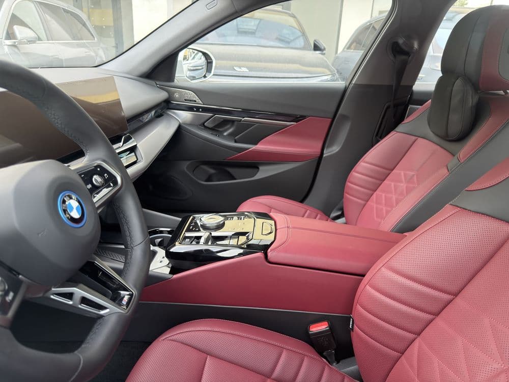 BMW i5 40L M-Sport 2025 yil full dop opsiya — 4