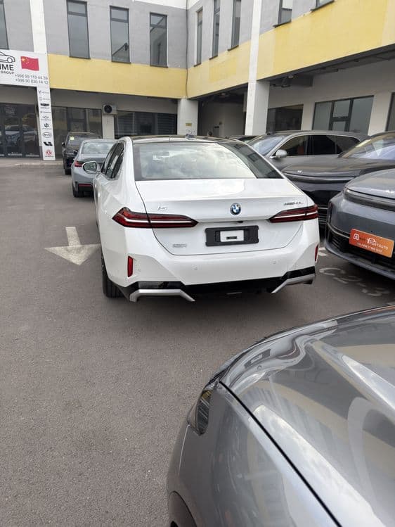 BMW i5 40L M-Sport 2025 yil full dop opsiya — 5