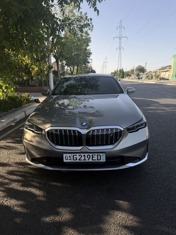 Bmw i5 35L Full option — 1