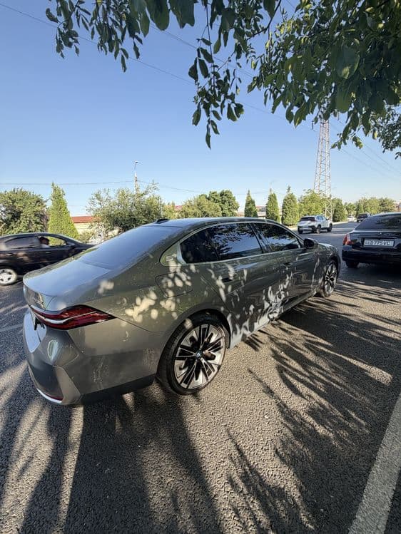 Bmw i5 35L Full option — 3