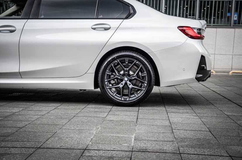 BMW 3 Series 330Li M Sport Night Package — 3