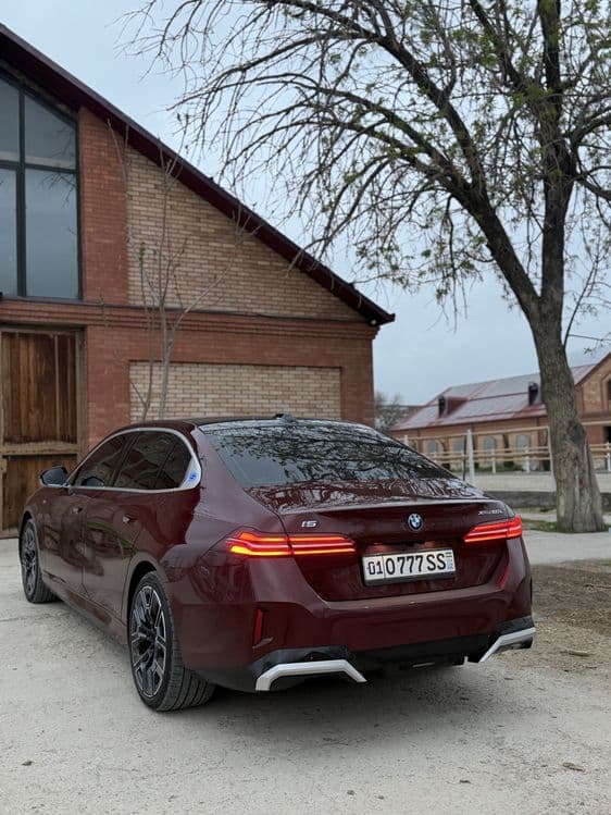 Bmw i5 50L M-sport — 3