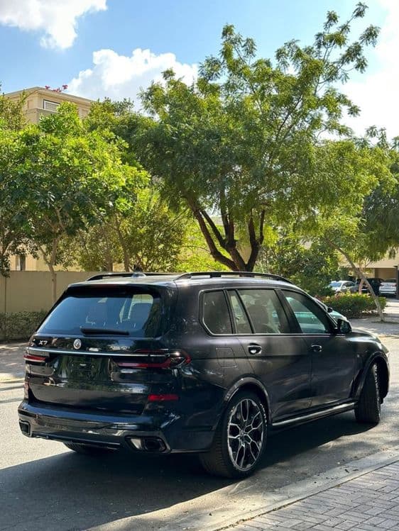 BMW X7 40i re-styling 2023 — 3