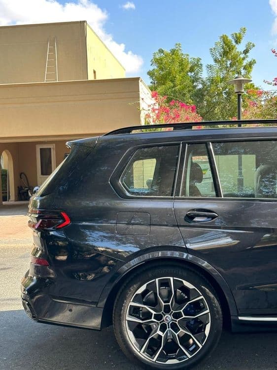 BMW X7 40i re-styling 2023 — 4