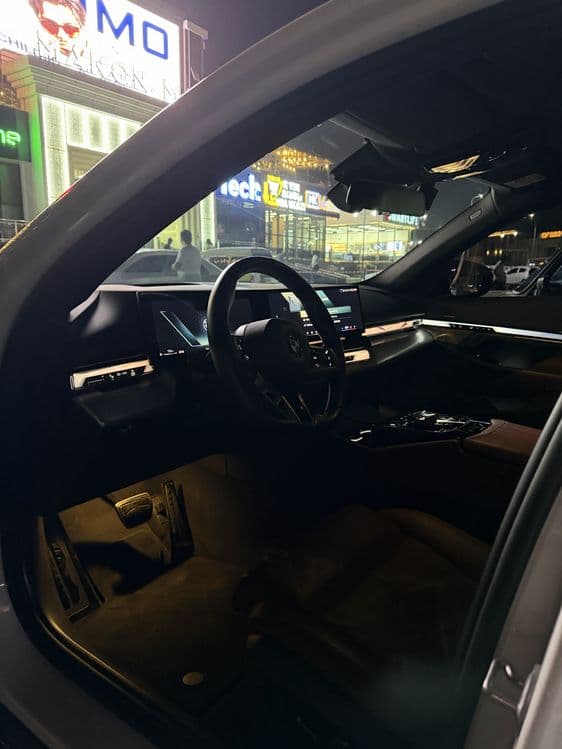 Bmw G60 530i  2024 — 6