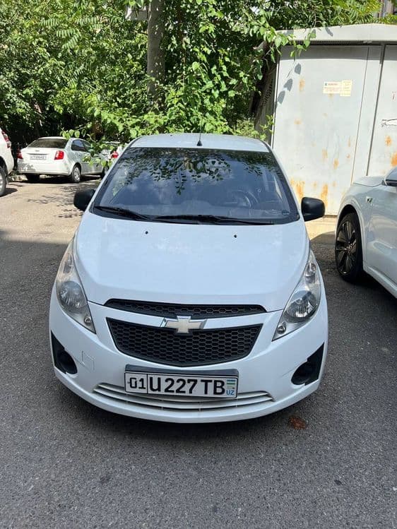 Shevrolet Spark rangi oq — 1