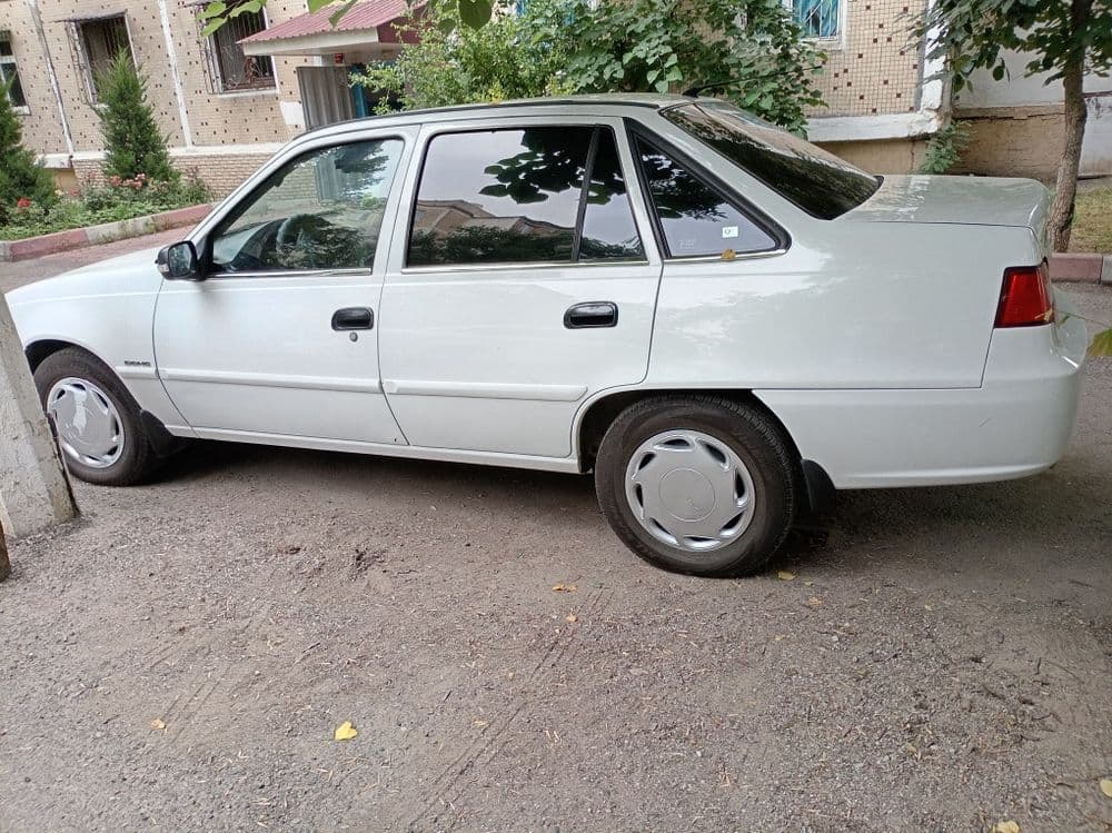 Nexia 2 1.6 sotiladi yaxwi holatda 4900$ — 3
