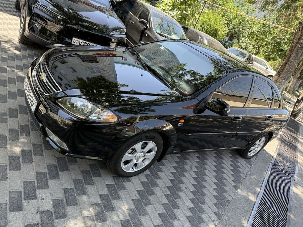 Chevrolet Lacetti sotiladi — 2