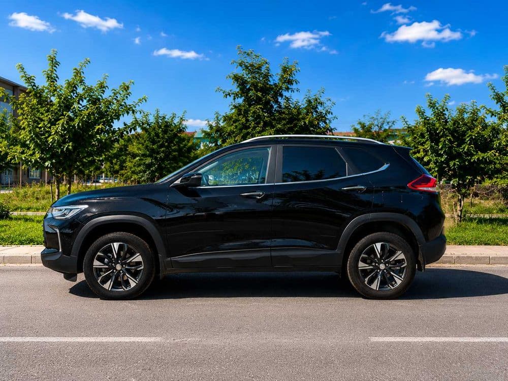Tracker Premier Plus 2025 Black / 18000 km — 1