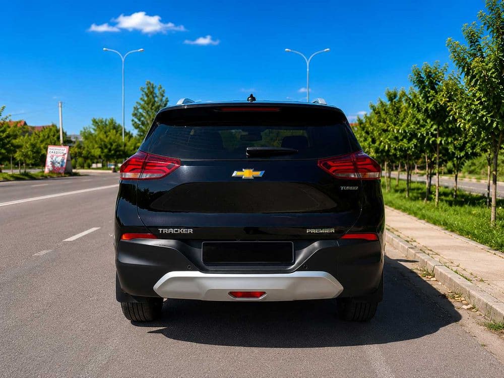 Tracker Premier Plus 2025 Black / 18000 km — 2