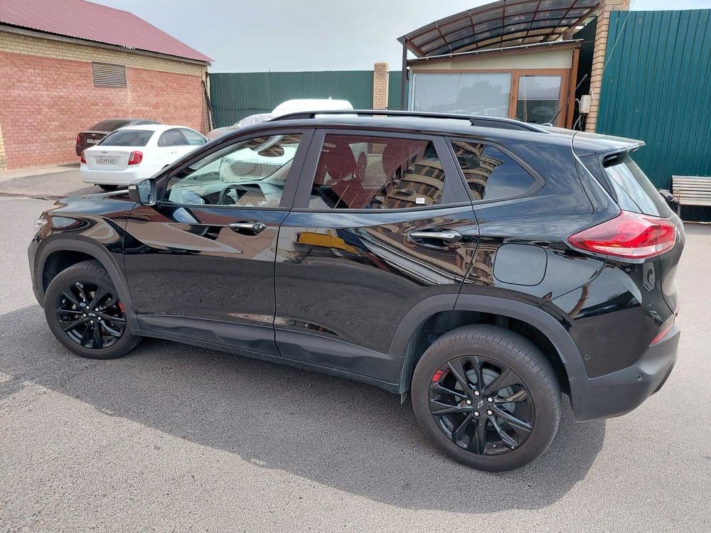 Chevrolet Tracker 2 Turbo Redline full srochna sotiladi — 2