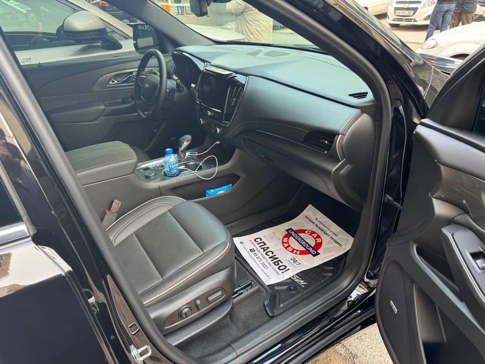 Продается Chevrolet Traverse Premier — 4