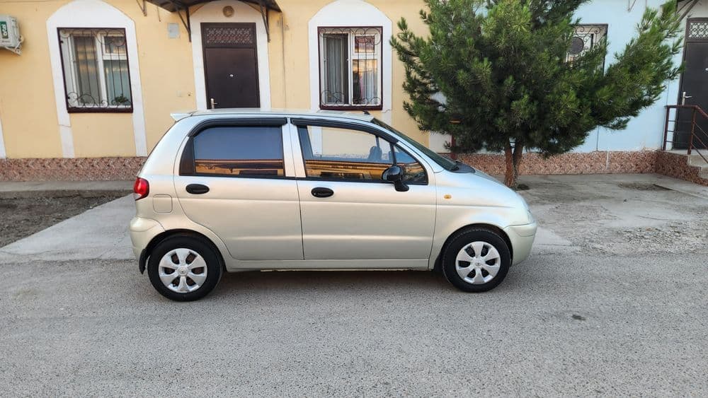 Mashina a'lo 2005 yil — 2