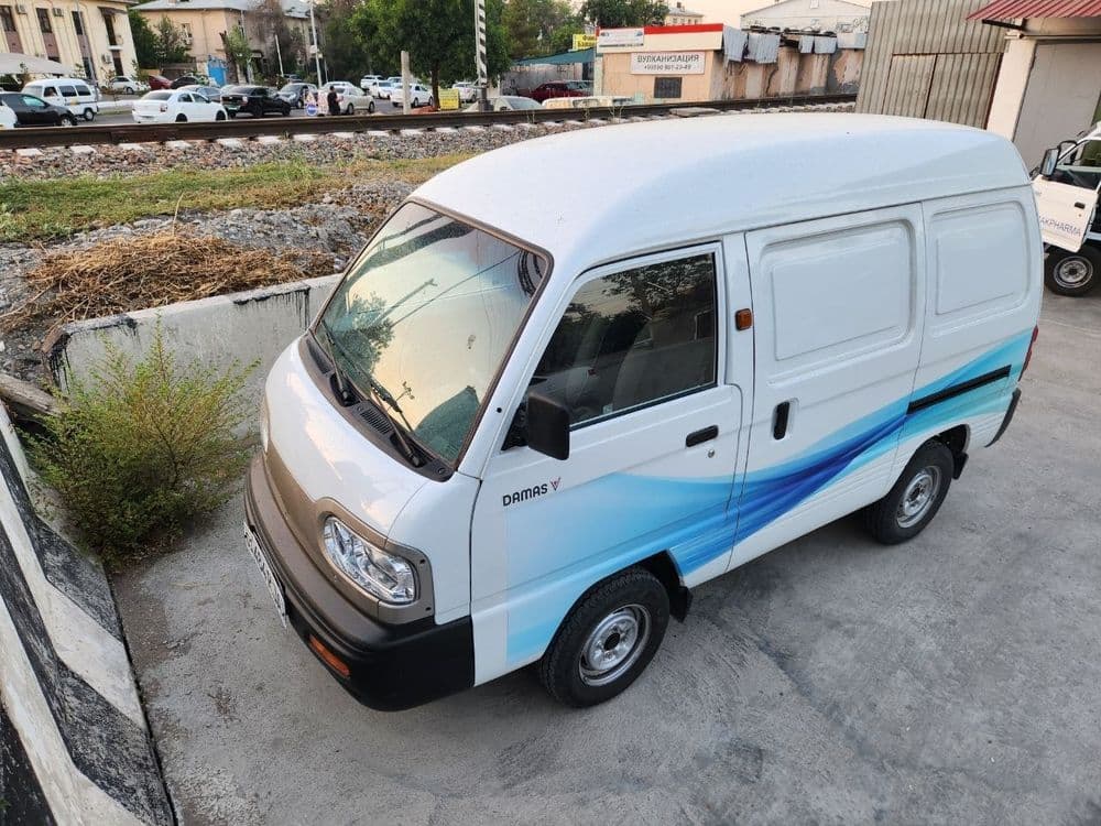 Damas van 2025 . — 2