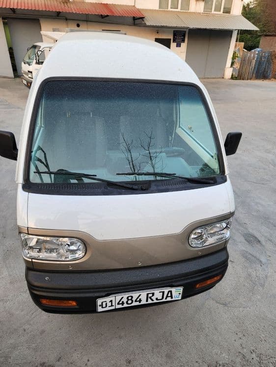 Damas van 2025 . — 4