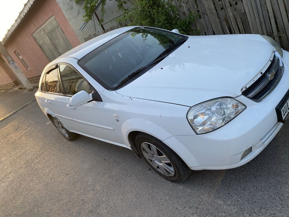 Lacceti 1.8 2 позиция sedan — 2