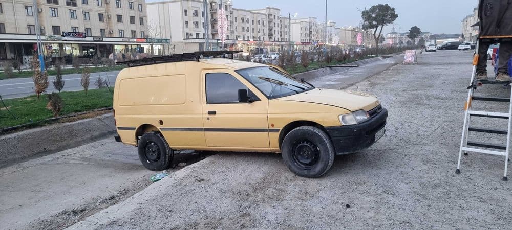 Ford eskord sotiladi 1993 yil — 1