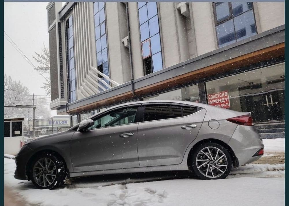 Hyundai Elantra full — 1