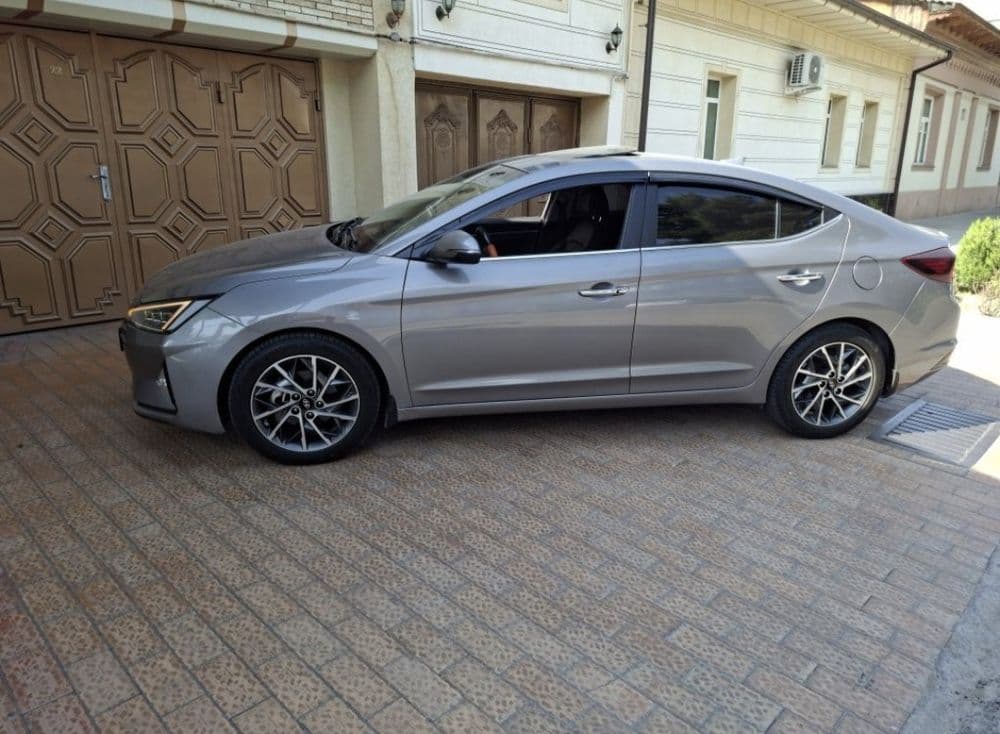 Hyundai Elantra full — 2