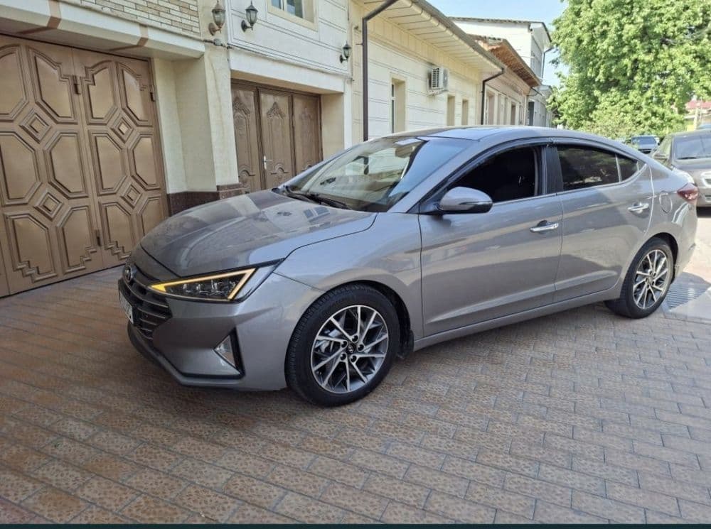 Hyundai Elantra full — 3