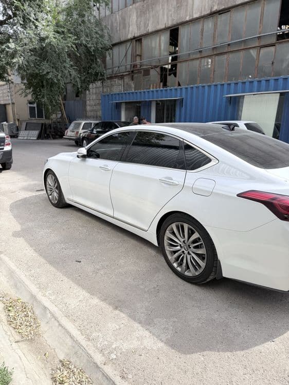 Hyundai Genesis g80 — 4